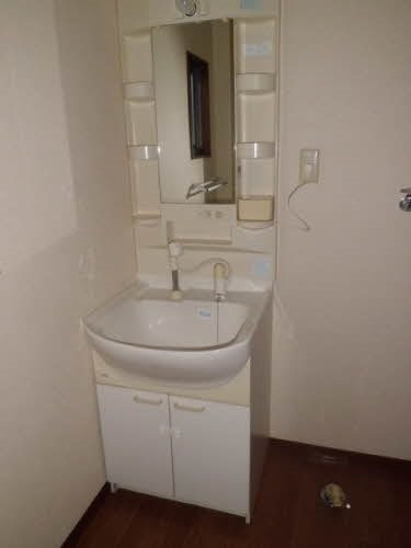 洗面設備　※同タイプ反転間取りの別部屋写真になります。