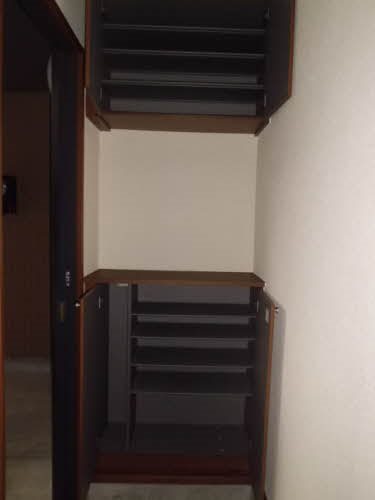 玄関　※同タイプ反転間取りの別部屋写真になります。