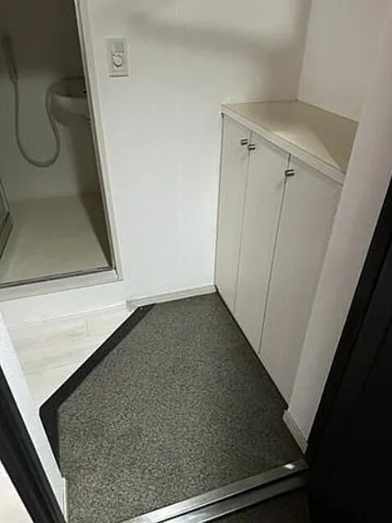 玄関　別部屋参考画像です