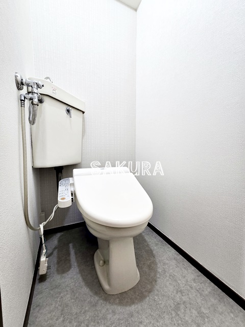 トイレ　嬉しい温水洗浄便座♪