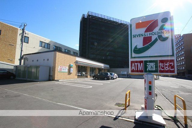 コンビニ　セブンイレブン豊平２条８丁目店（コンビニ）まで130m