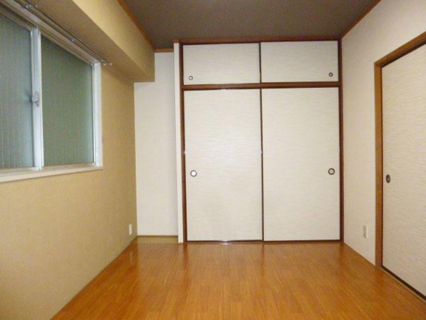 居室・リビング　角部屋・二面採光・ペット飼育相談可☆