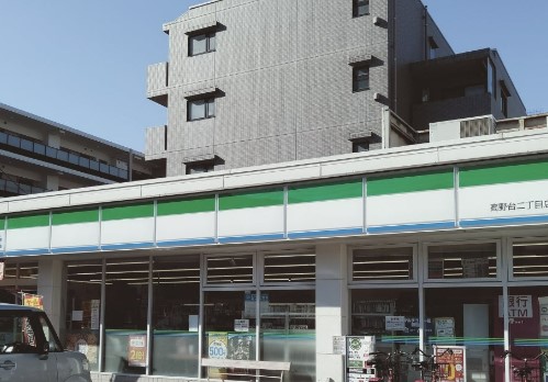 コンビニ　ファミリーマート 高野台二丁目店（コンビニ）まで260m