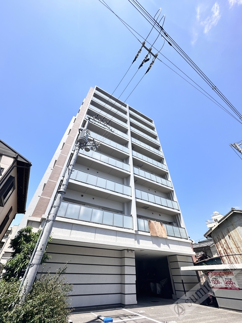 建物外観　鉄筋コンクリート造のずっしりとした造りです♪