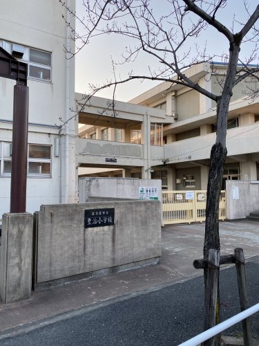 小学校　名古屋市立豊治小学校（小学校）まで504m
