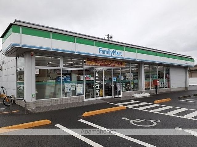 コンビニ　ファミリーマート金磯店様（コンビニ）まで300m