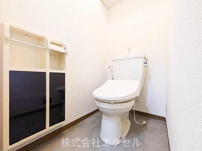 トイレ　同建物別室の写真です。