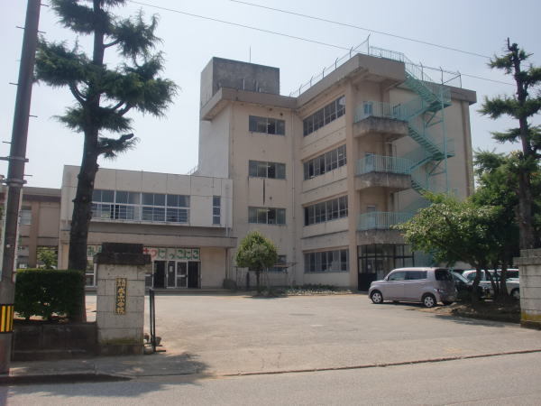 小学校　成美小学校（小学校）まで1300m