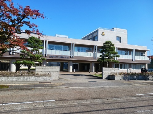 中学校　志貴野中学校（中学校）まで900m
