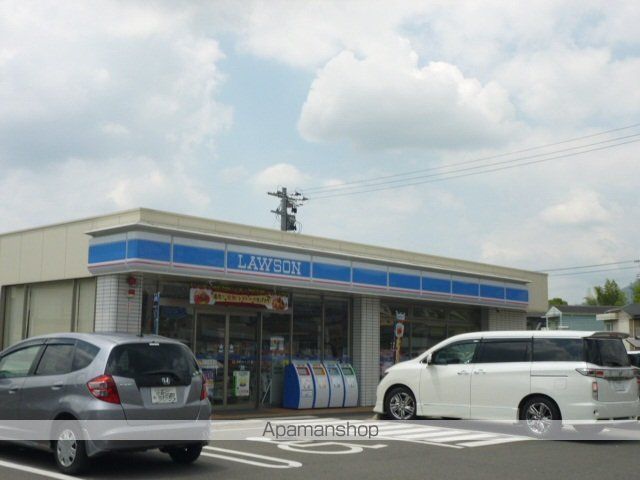 コンビニ　ローソン（コンビニ）まで702m