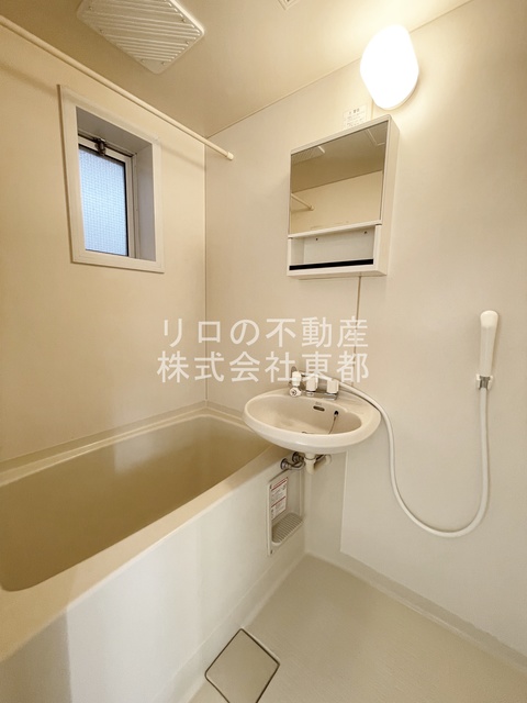 バス・シャワールーム　お掃除しやすい☆洗面台付き２点ユニットです☆