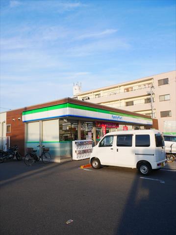 コンビニ　ファミリーマート（コンビニ）まで117m