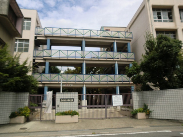 中学校　尼崎市立小園中学校（中学校）まで815m