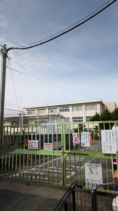小学校　根川小学校（小学校）まで650m