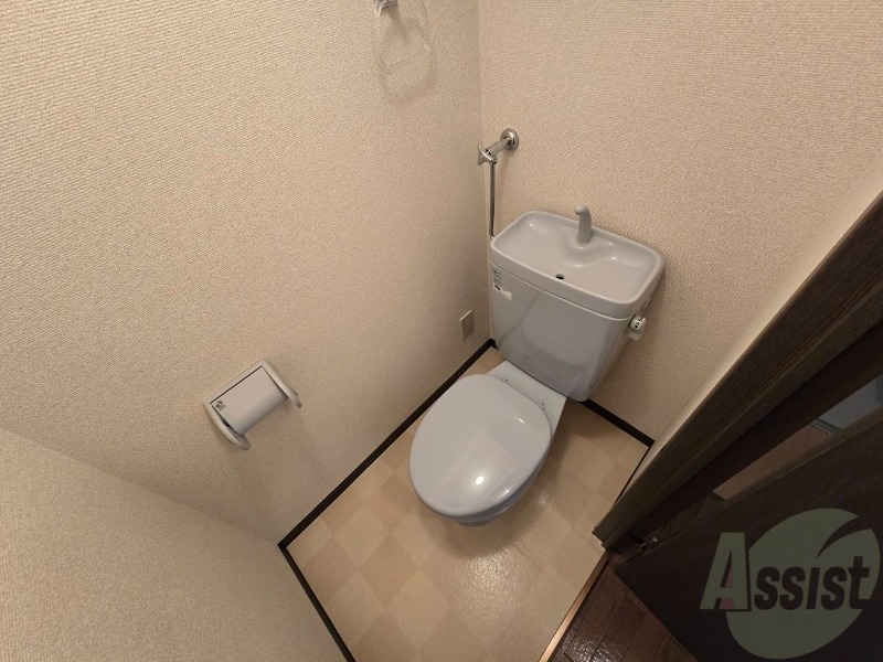 トイレ　こちらはトイレです。清潔感があり、安心して使用できます。