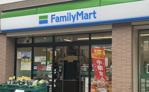 コンビニ　ファミリーマート（コンビニ）まで793m