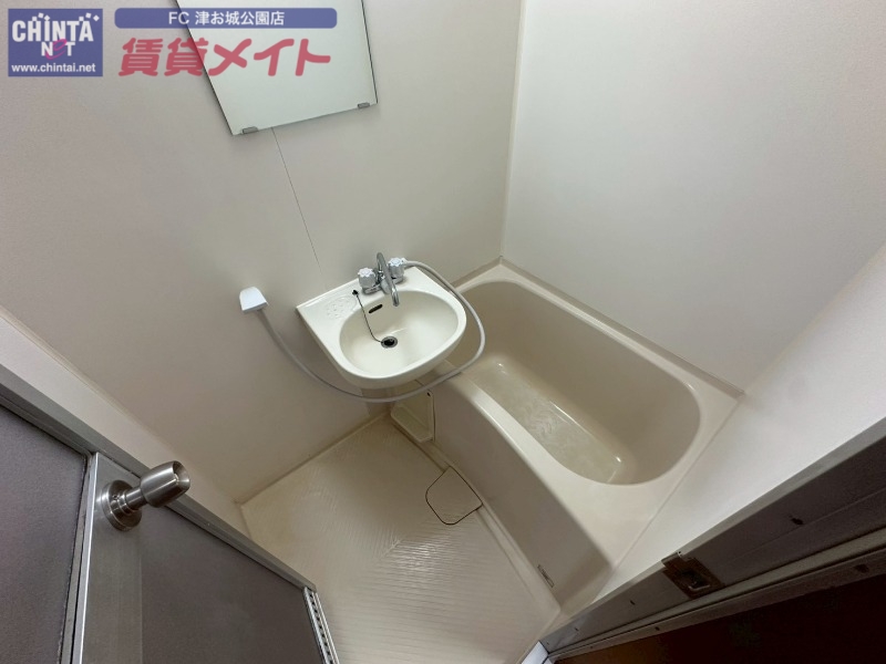バス・シャワールーム　同物件別部屋の写真