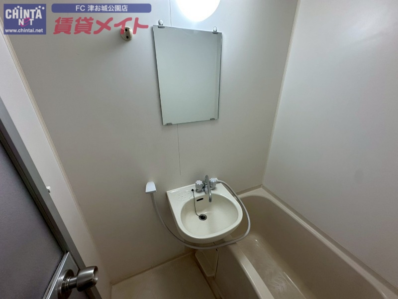 洗面設備　同物件別部屋の写真