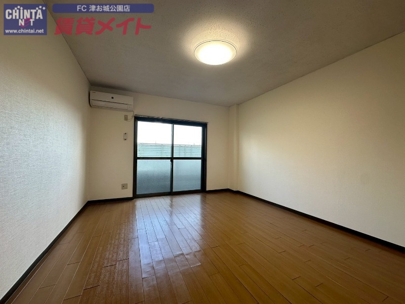 居室・リビング　同物件別部屋の写真