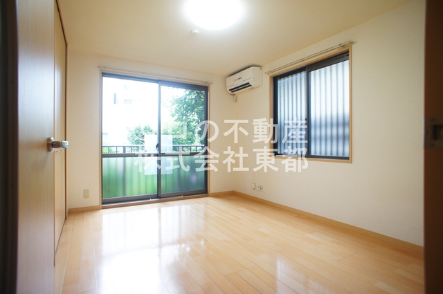 居室・リビング　２面採光なので、明るく風通しのよい過ごしやすいお部屋です♪
