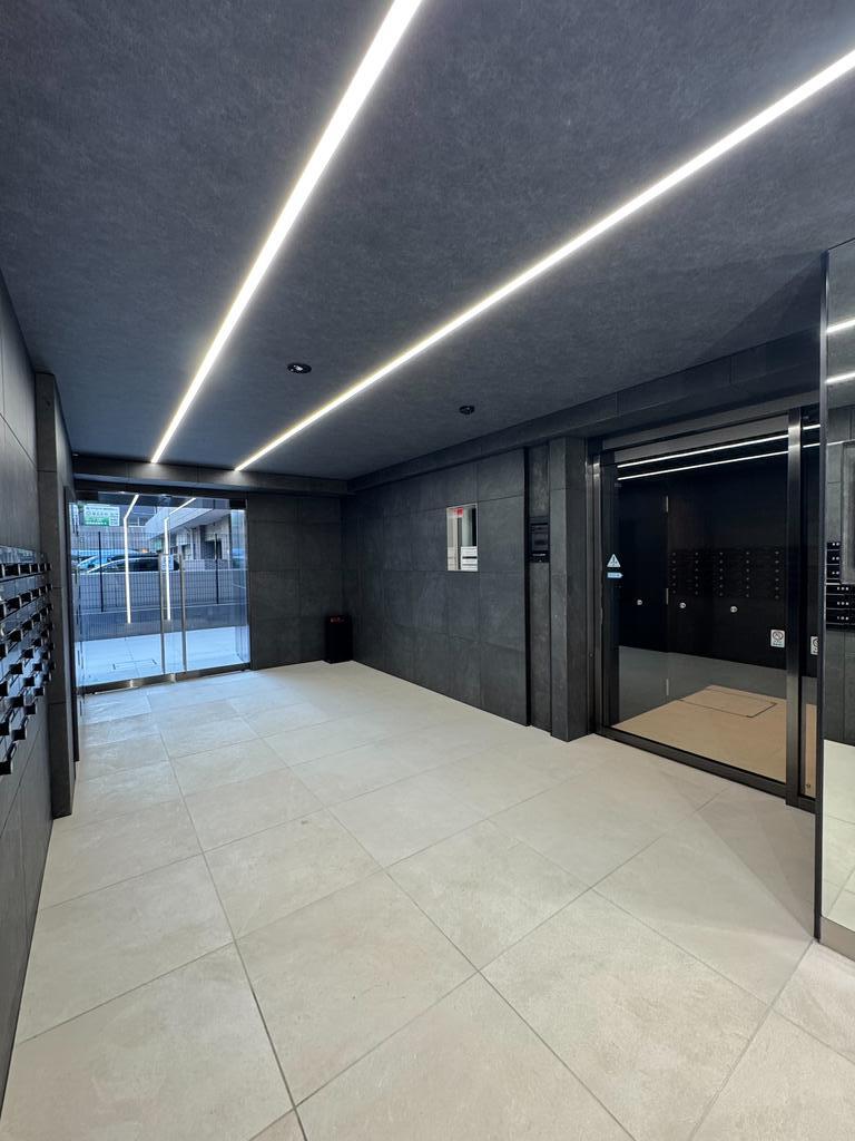 ブルーライン 吉野町駅 徒歩3分 10階建 築1年の外観写真