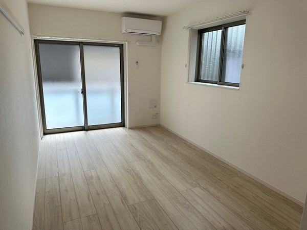居室・リビング　日当たり良好の明るいお部屋です。