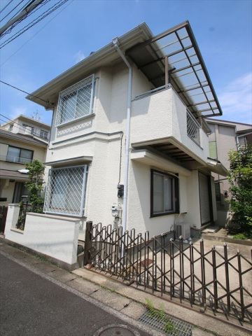 建物外観　バス停徒歩圏内　閑静な住宅街　都市ガス