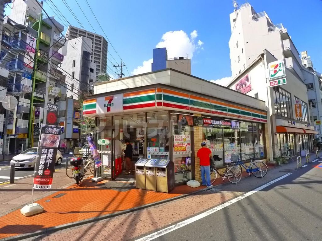 コンビニ　セブンイレブン足立竹ノ塚駅南店（コンビニ）まで40m