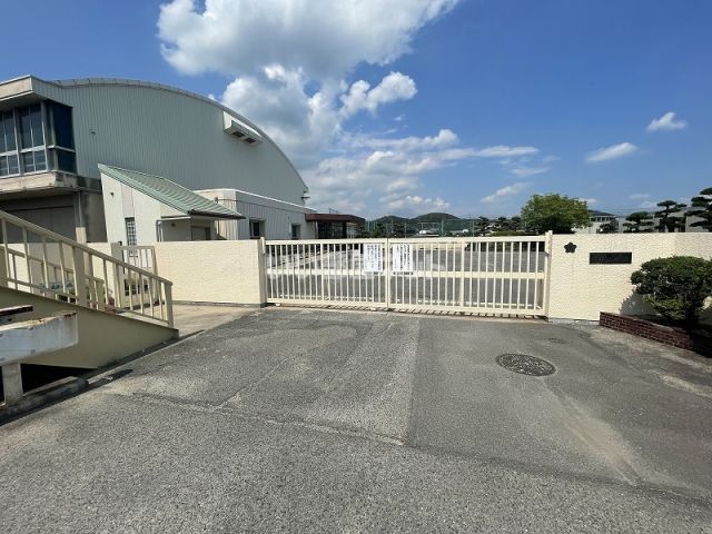 小学校　岡山市立平島小学校（小学校）まで998m
