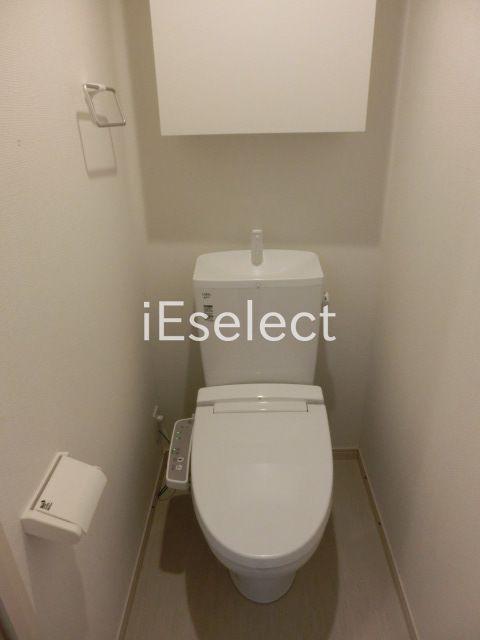 トイレ　温水洗浄機能付きのトイレです。