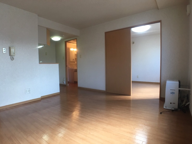 居室・リビング　明るいお部屋は気持ちよく過ごせそうですね。