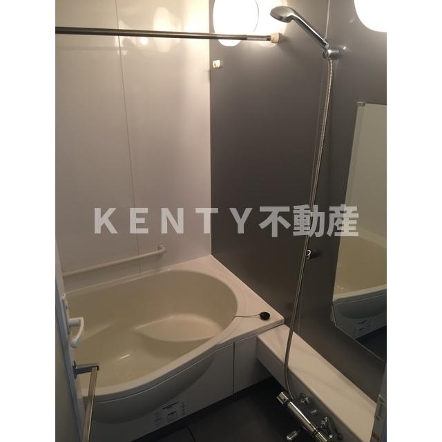 バス・シャワールーム　コンパクトで使いやすいお風呂です