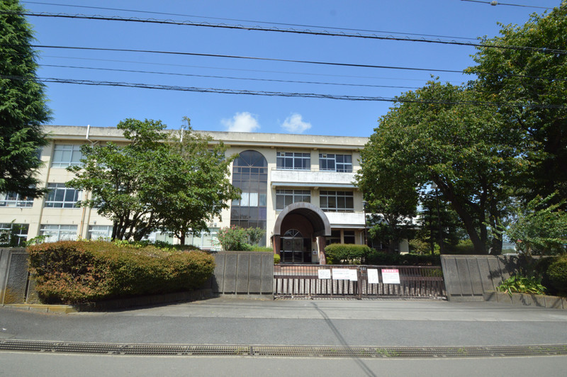 中学校　若草中学校　徒歩4分（中学校）まで290m
