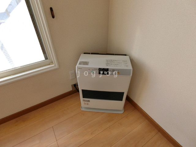 その他設備　冬はあったか石油ストーブです。