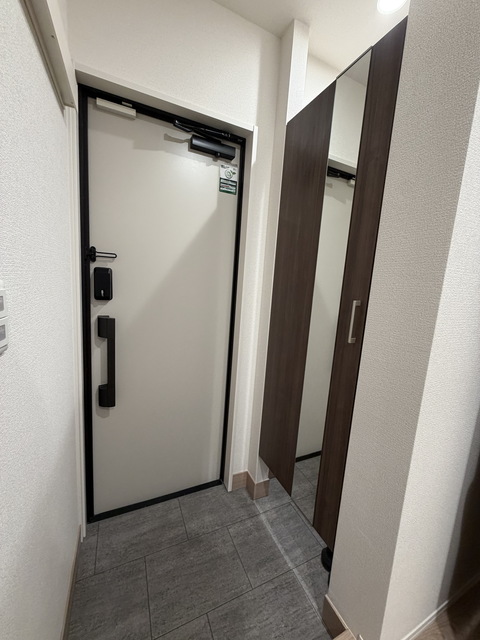 玄関　～同施工会社同商品内装参考写真～