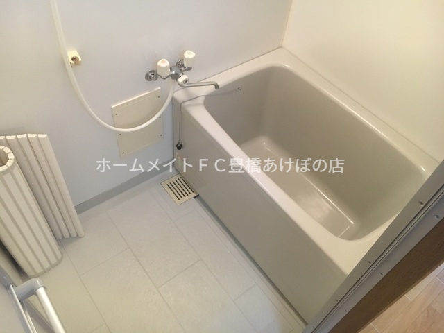 バス・シャワールーム　同型別部屋写真（反転）