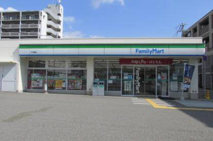 コンビニ　ファミリーマート柳原店（コンビニ）まで65m