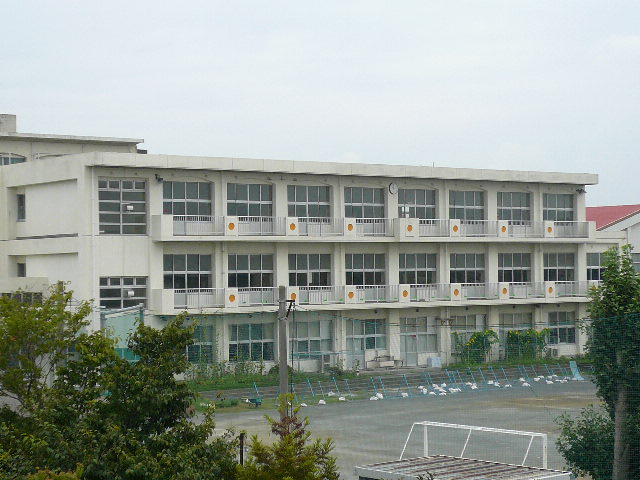小学校　袋井市立袋井西小学校（小学校）まで494m