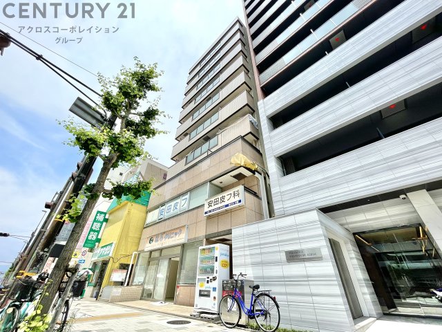 建物外観　オートロックで外部の人間が簡単に出入りできないため安心です。