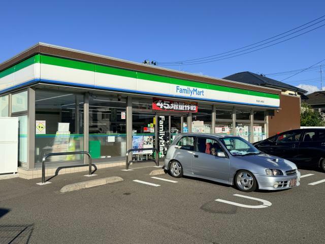 コンビニ　ファミリーマート吉川富久山店（コンビニ）まで248m