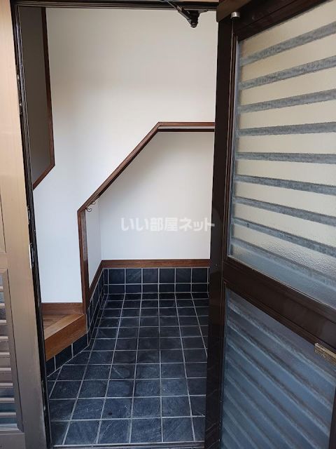 上日出谷戸建貸家の玄関写真