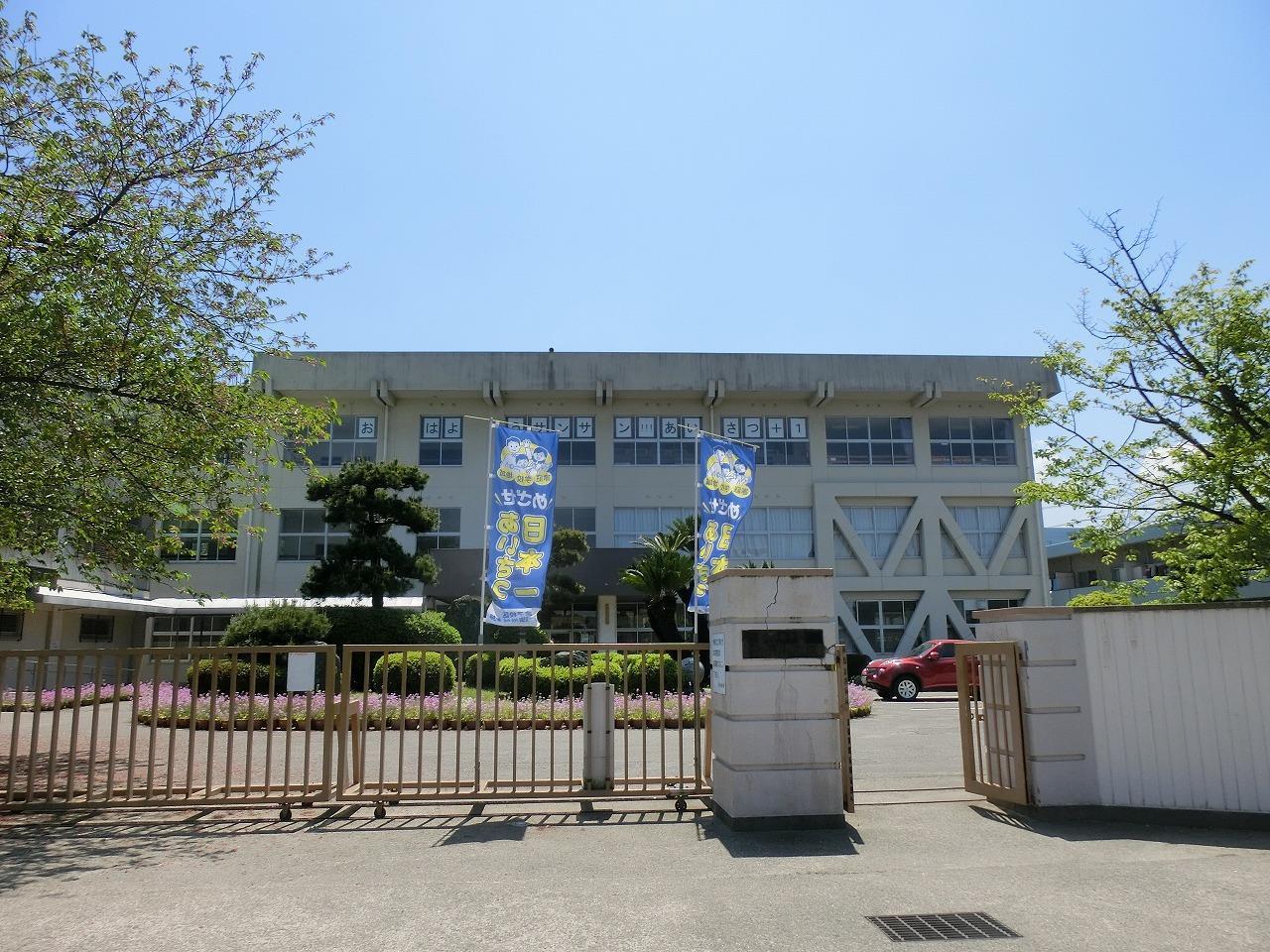 小学校　新居浜市立金子小学校（小学校）まで160m