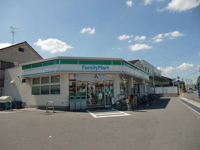 コンビニ　ファミリーマート 萱振町七丁目店（コンビニ）まで699m