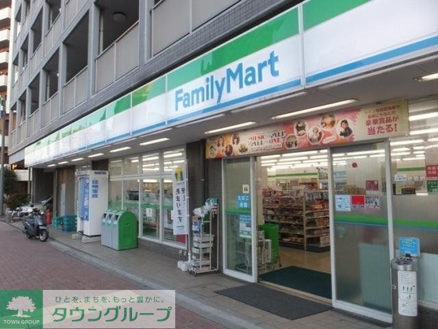 コンビニ　ファミリーマート（コンビニ）まで200m