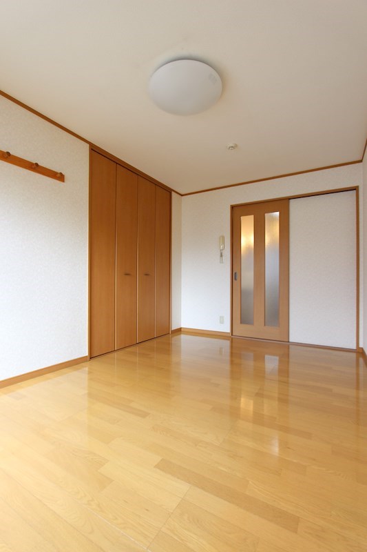 その他部屋・スペース　明るい室内。106号室は角部屋です。