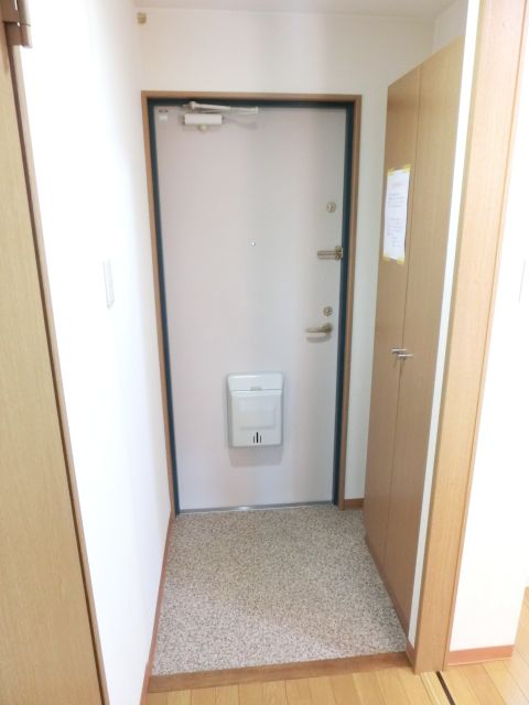 玄関　玄関収納もたっぷりです