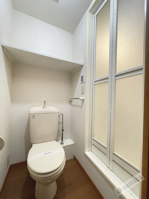 トイレ　この空間なんだか落ち着きます。清潔感のあるトイレです。