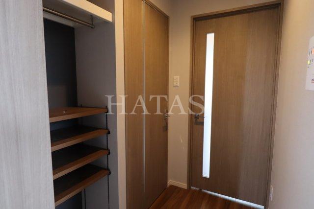 玄関　同物件別部屋です