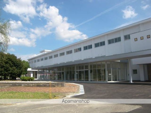中学校　金津中学校（中学校）まで800m
