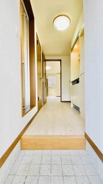 玄関　※別部屋参考写真